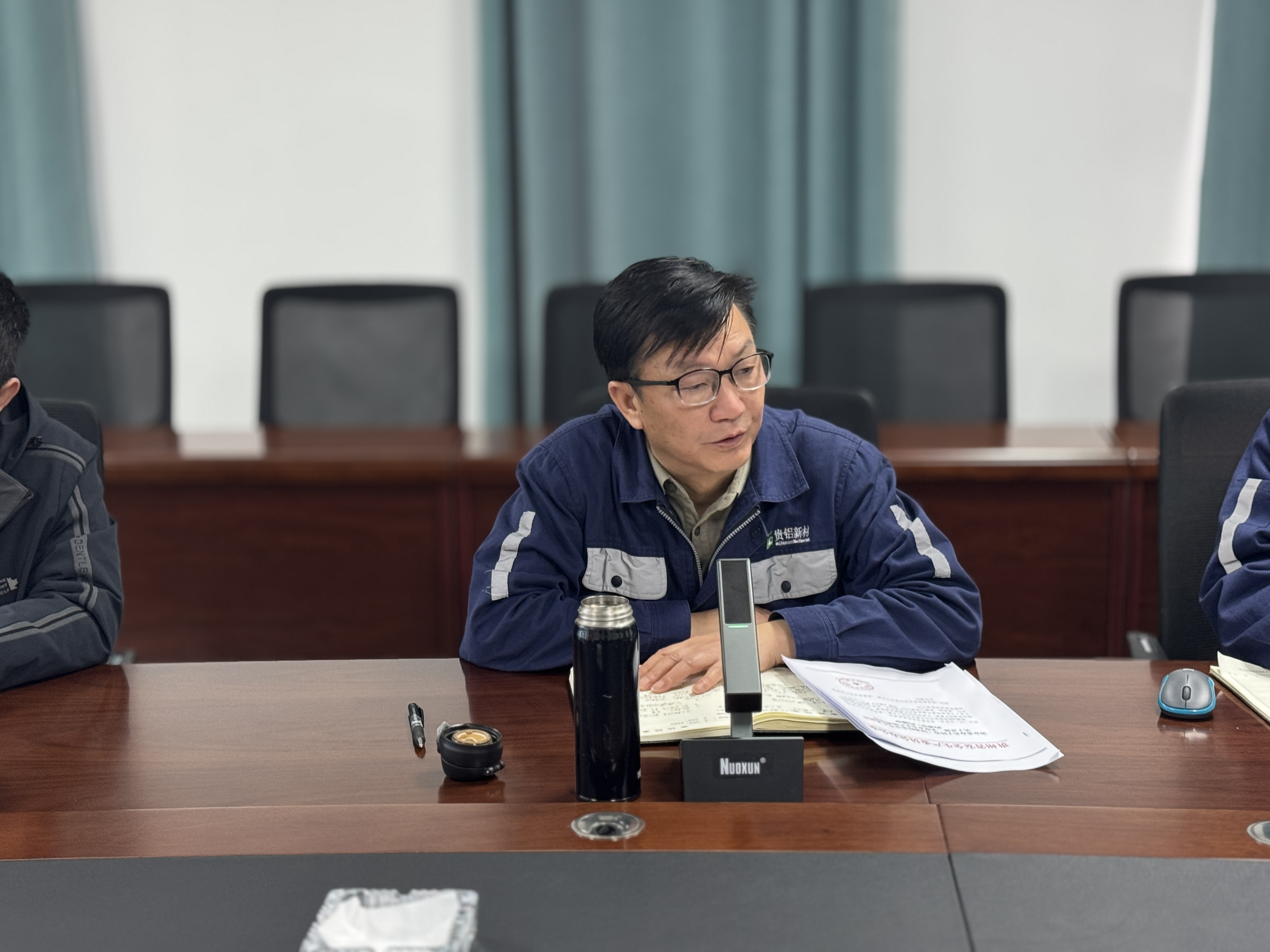 主持會議.jpg